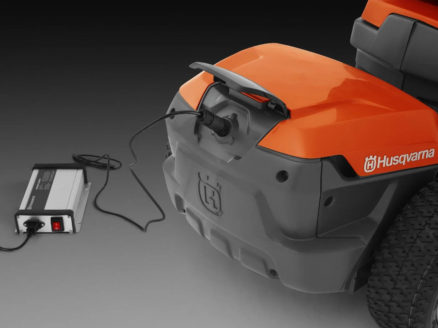 Husqvarna Akku-Frontmäher R 112iC inkl. Mähdeck Combi 85, Akku und Ladegerät