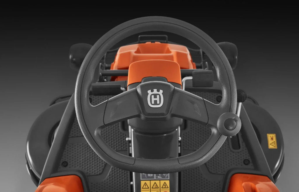 Husqvarna Profi-Frontmäher R 216T AWD Combi 94 Winterpaket mit Schneeschild und Gummileiste