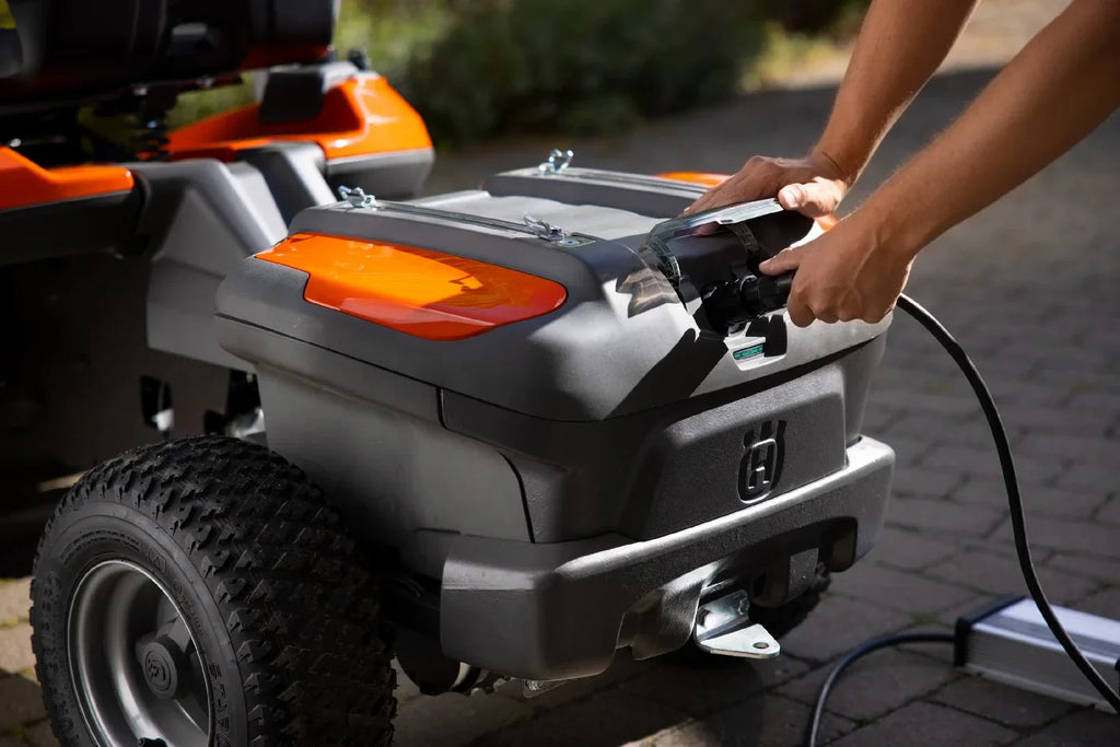 Husqvarna Akku-Frontmäher Rider 200iX - Grundgerät ohne Mähdeck