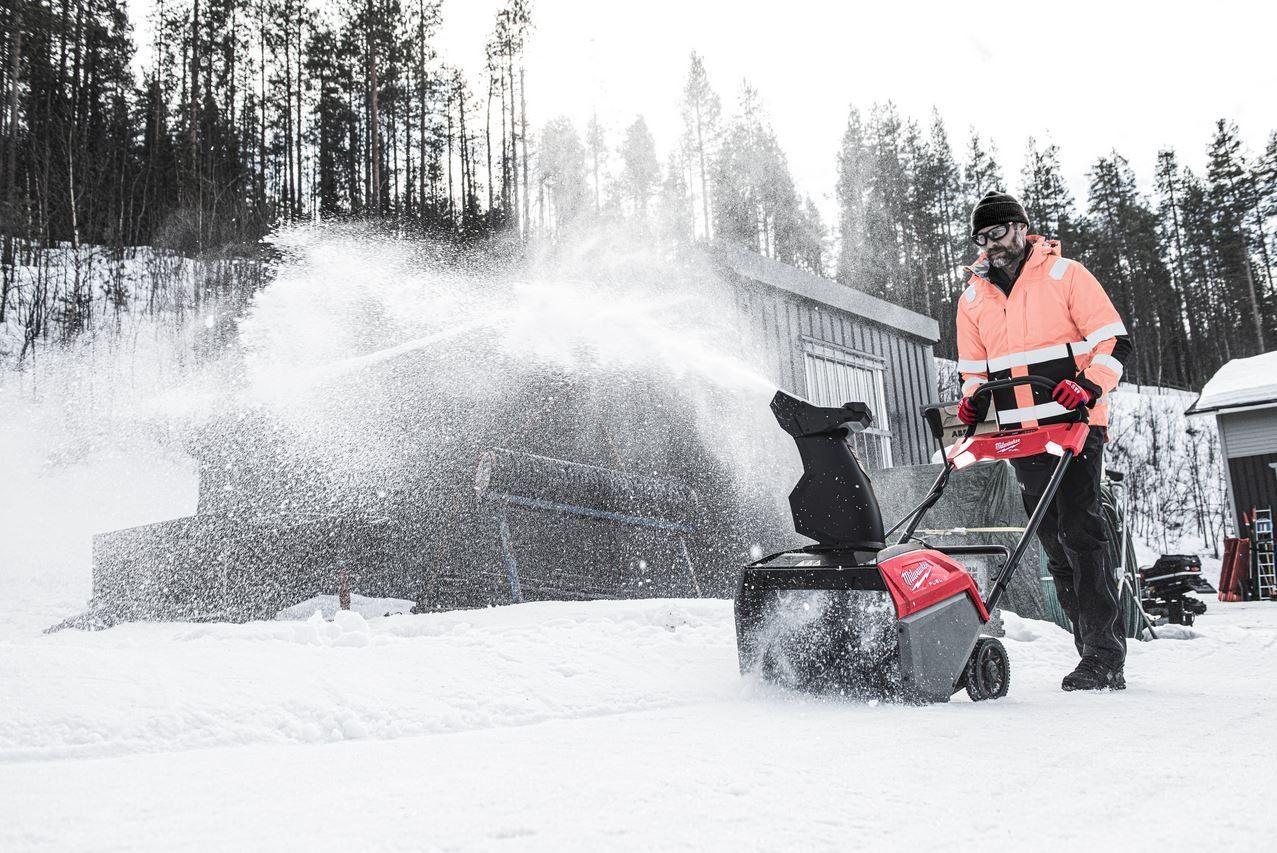 Milwaukee Akku-Schneefräse M18 F2SSBL-122 - inkl. 2x Akku und 1x Schnellladegerät