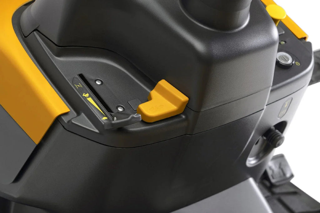 Stiga Rasentraktor Estate 598 W Special HONDA - Winterpaket mit Schneeschild und Schneeketten