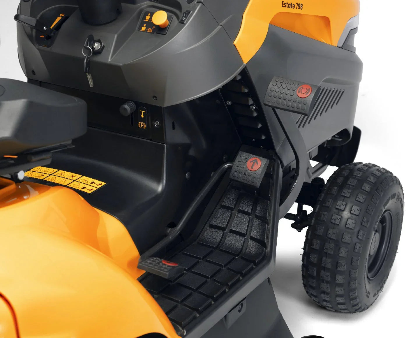 Stiga Rasentraktor Estate 798 Winterpaket mit 120 cm Schneeschild, PTO-Kit und Schneeketten