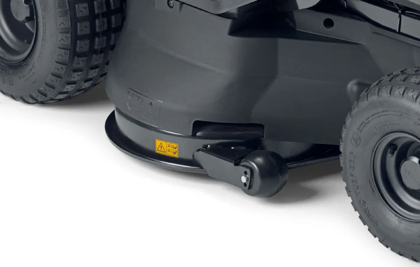 Stiga Rasentraktor Estate 798 Winterpaket mit 120 cm Schneeschild, PTO-Kit und Schneeketten