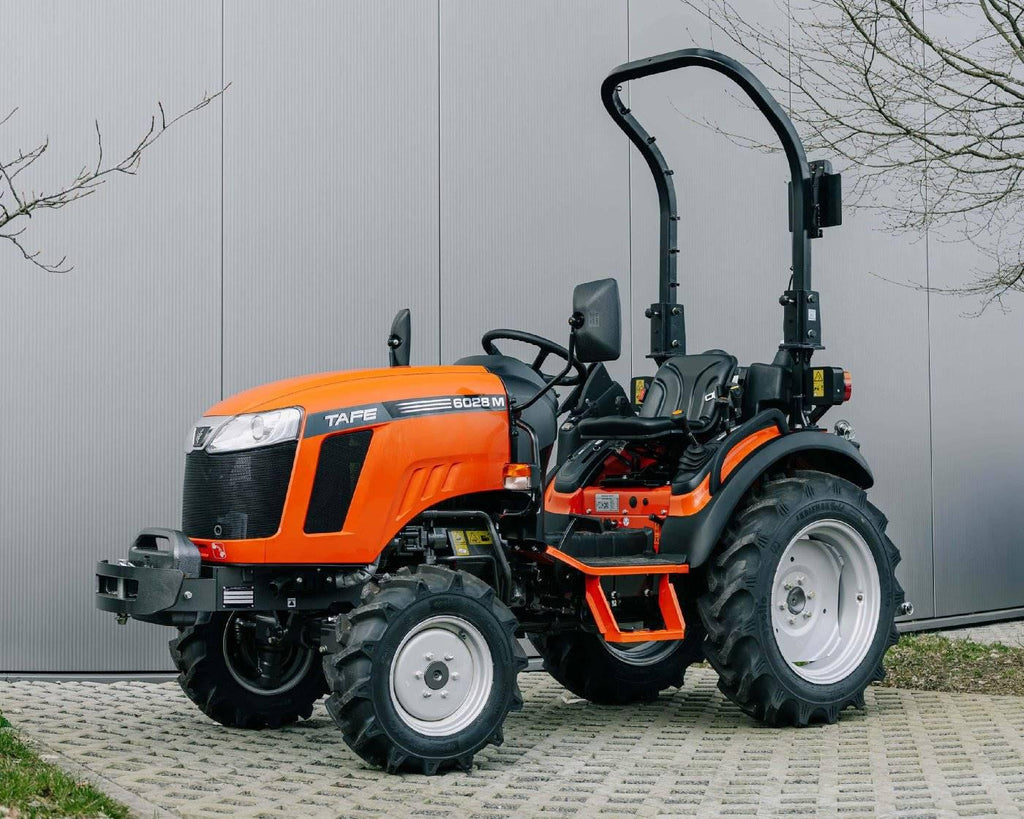 Tafe Allrad-Universalschlepper 6028H Grundmaschine ohne Bereifung