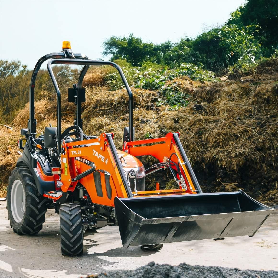 Tafe Allrad-Universalschlepper 6028M mit AS-Bereifung, Frontlader und OPG-Schutzvorrichtung