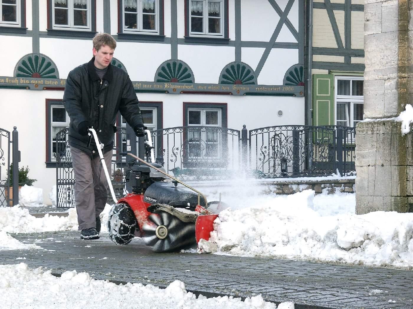 Tielbürger Schmutz- und Schneekehrmaschine tk48 Briggs&Stratton ReadyStart 675EXI