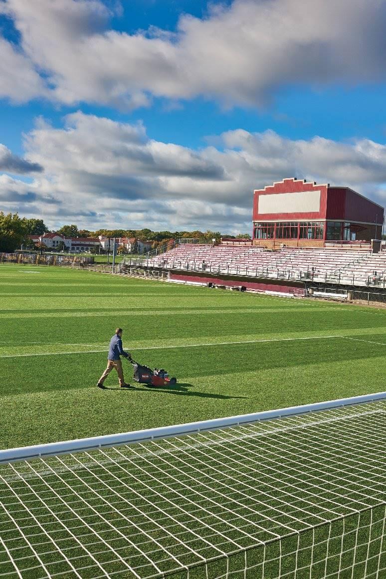 Toro Kontur-Benzinrasenmäher mit Walzenantrieb ProStripe 560